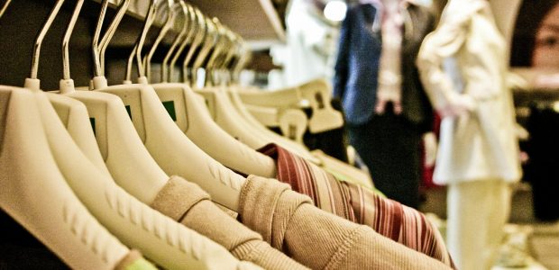 Onde comprar roupas com desconto durante a Black Friday? - Dicas para economizar shopping roupas desconto