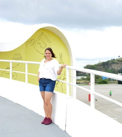 Tênis Yuool/por Andreia Miranda – em Teatro Popular Oscar Niemeyer, Niterói/RJ