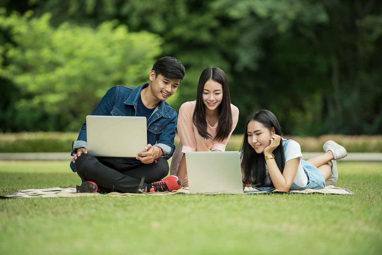 Como cursar uma graduação a distância na Pitágoras Ampli com desconto - florais de Bach Artigos Estudantes EAD
