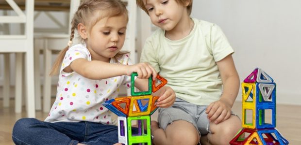 Lojas confiáveis para comprar brinquedos online no Natal e Black Friday - Dicas para economizar criancas brincando com brinquedos
