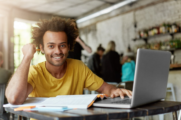 Melhores sites de cursos de desenho, Photoshop e fotografia online com diploma - melhores rações para gatos Guias estudante fazendo cursos online