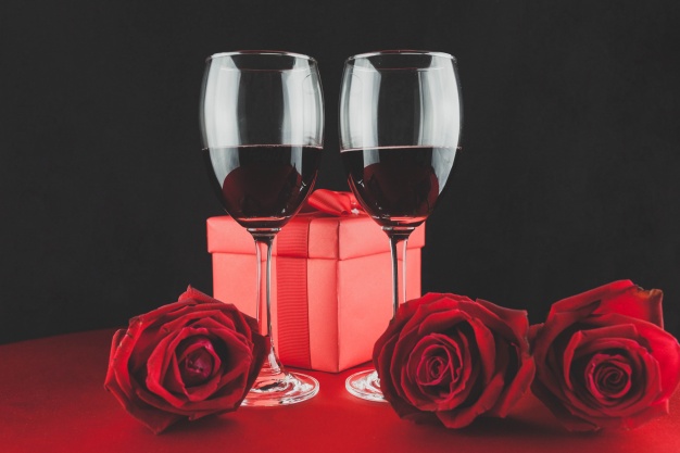 vinho é uma bebida romântica, ótima para comemorar o dia dos namorados