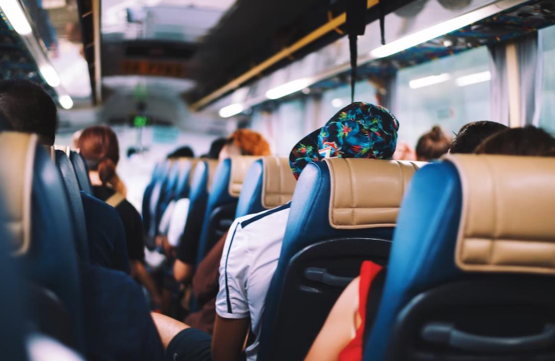 7 dicas para viajar com desconto e economizar em passagens de ônibus - Olist Tiny Dicas para economizar como economizar em passagens de onibus