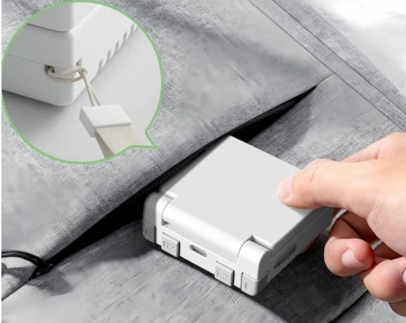 O Miyoo Mini Flip é ultracompacto, medindo cerca de 6,5 cm de largura, 8,9 cm de altura e 2,5 cm de espessura