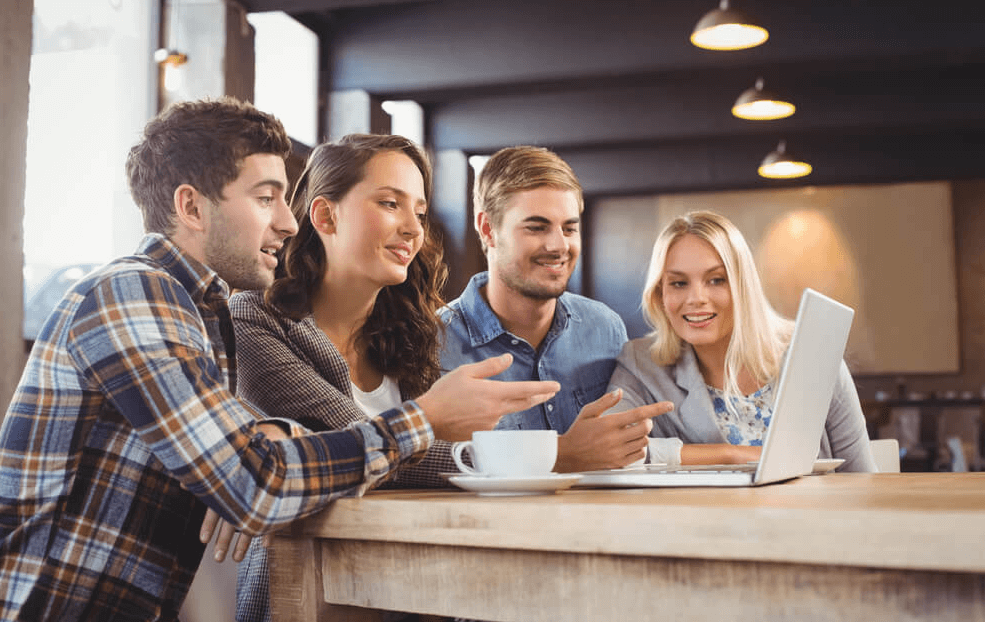 Como se divertir com amigos gastando pouco - divertir com amigos gastando pouco Dicas para economizar amigos reunidos