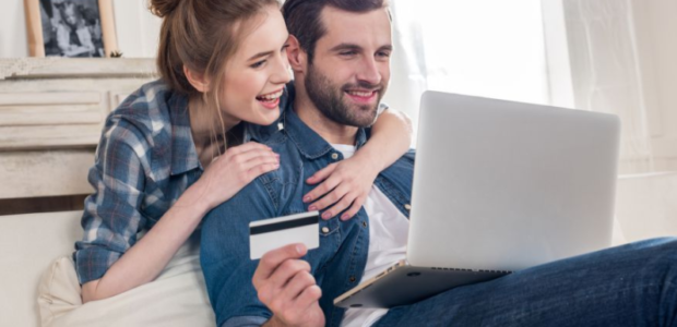 Procurando desconto? Entenda como fazer isso da forma certa! - viagem para a Europa Dicas para economizar casal comprando na internet 1