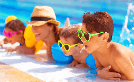Férias escolares: 5 locais baratos para viajar com as crianças - férias escolares Guias criancas na piscina mini