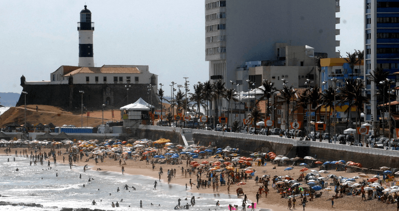 Foto de praia em Salvador, na Bahia. Fonte: internet/reprodução.