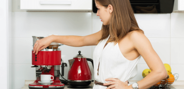 Itens para cozinha: 7 coisas que não podem faltar na sua - ROG Phone Artigos mulher na cozinha
