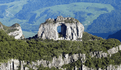 Conheça os 4 melhores destinos brasileiros para curtir o Inverno - Guias pedra furada urubici mini
