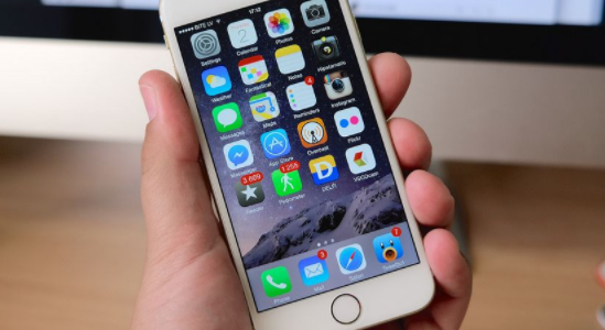 Desconto iPhone: saiba como dar um presente inesquecível - viagem para a Europa Dicas para economizar segurando iphone